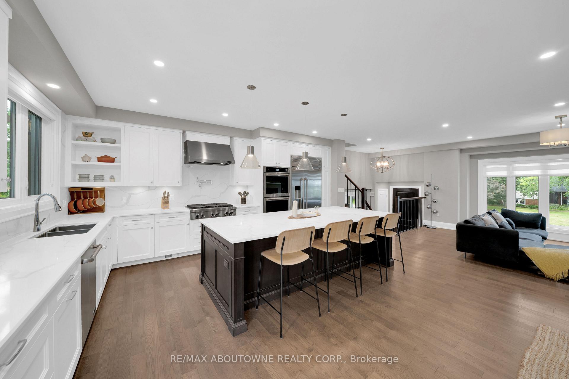 Photo 8 of 438 Southland Crescent, Oakville, West — HOMEH