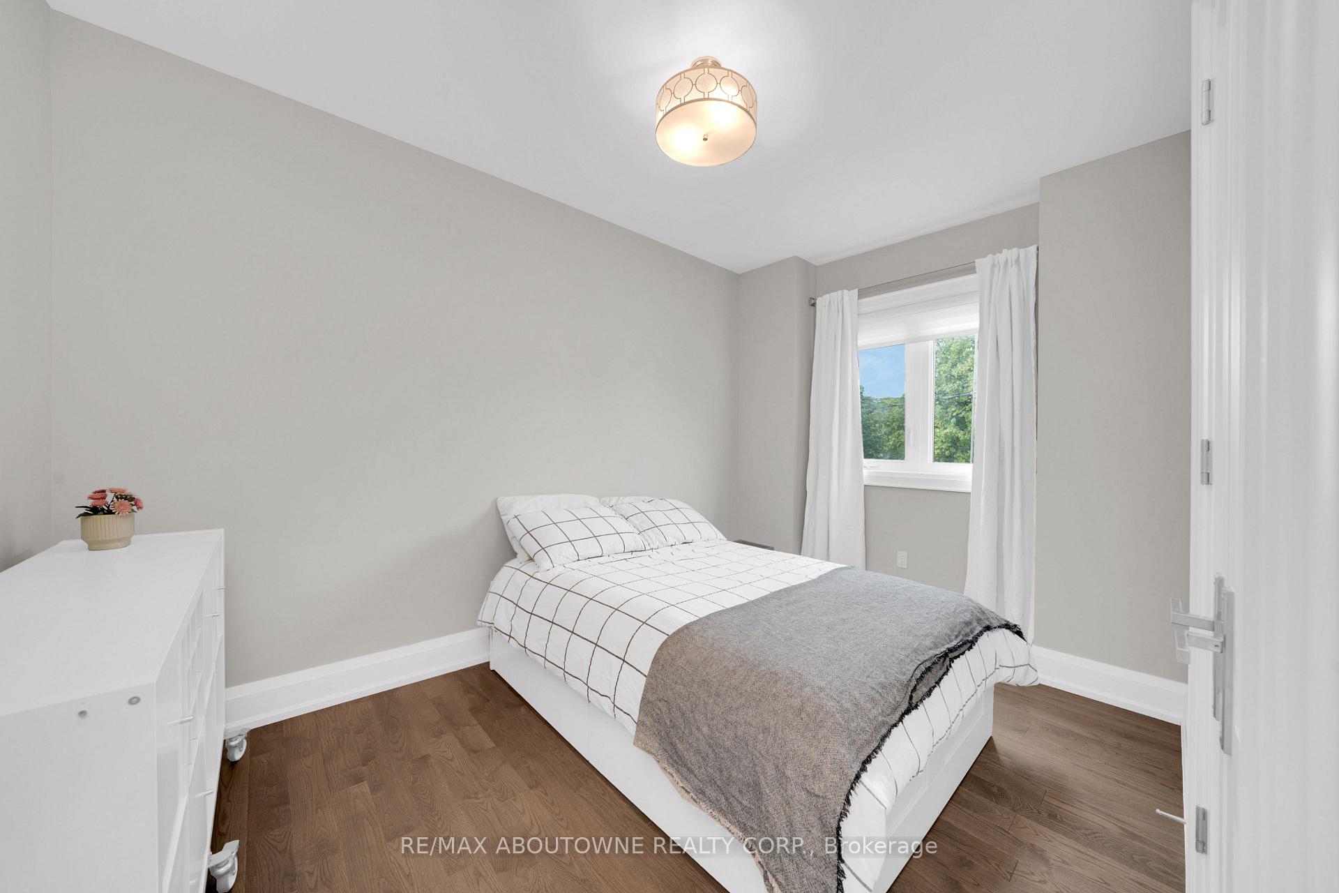 Photo 29 of 438 Southland Crescent, Oakville, West — HOMEH