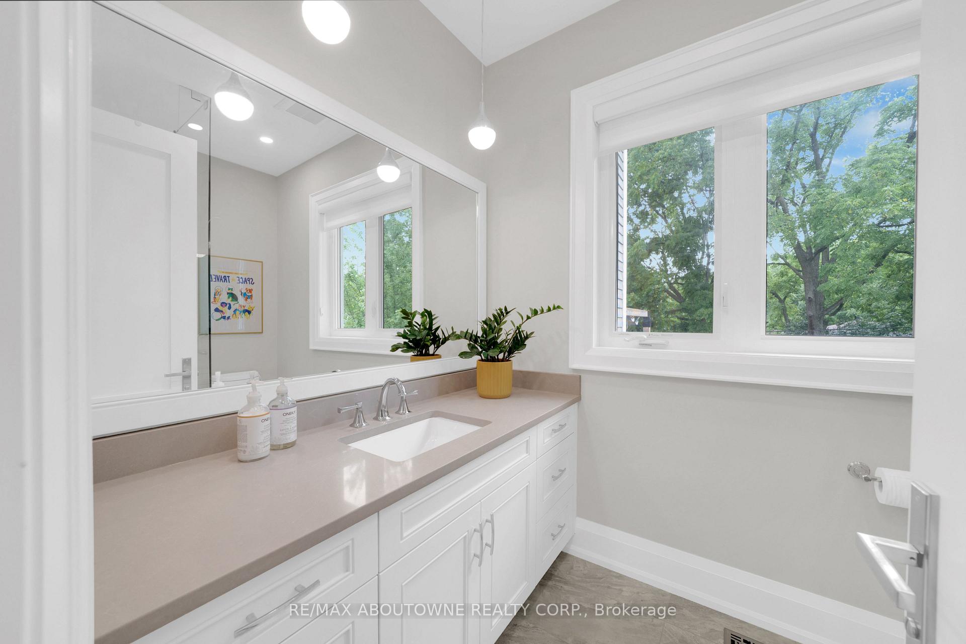 Photo 31 of 438 Southland Crescent, Oakville, West — HOMEH