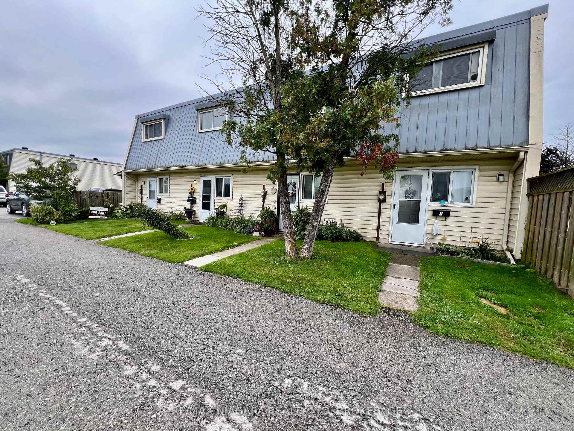 Photo 3 of Unit 2, 8646 Willoughby Drive, Niagara Falls, Chippawa — HOMEH