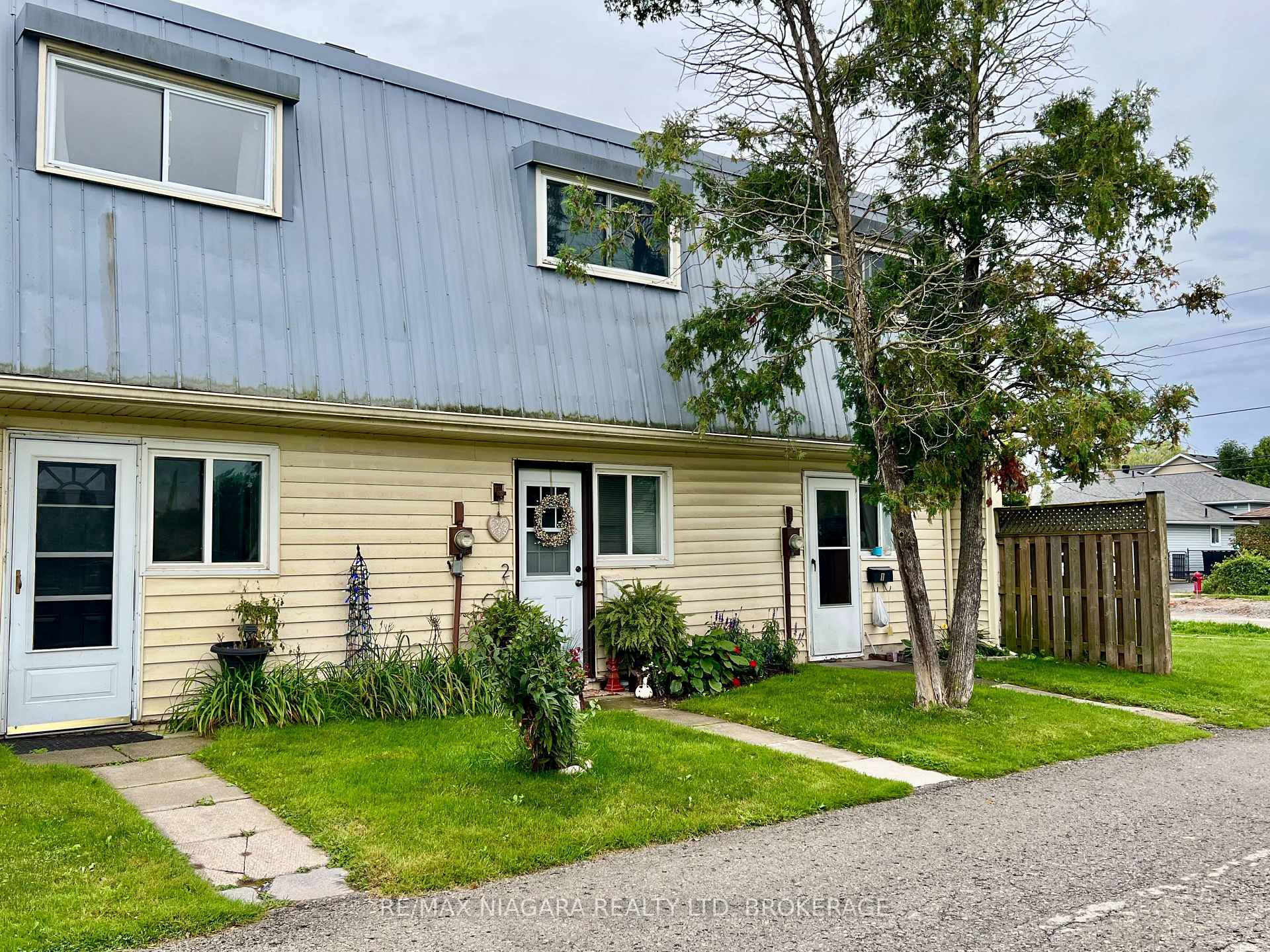 Photo 5 of Unit 2, 8646 Willoughby Drive, Niagara Falls, Chippawa — HOMEH