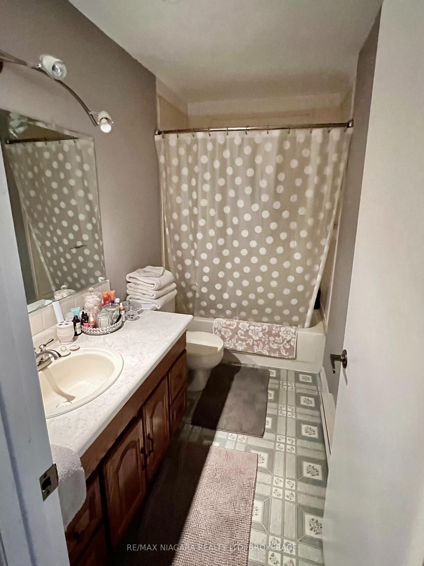 Photo 32 of Unit 2, 8646 Willoughby Drive, Niagara Falls, Chippawa — HOMEH