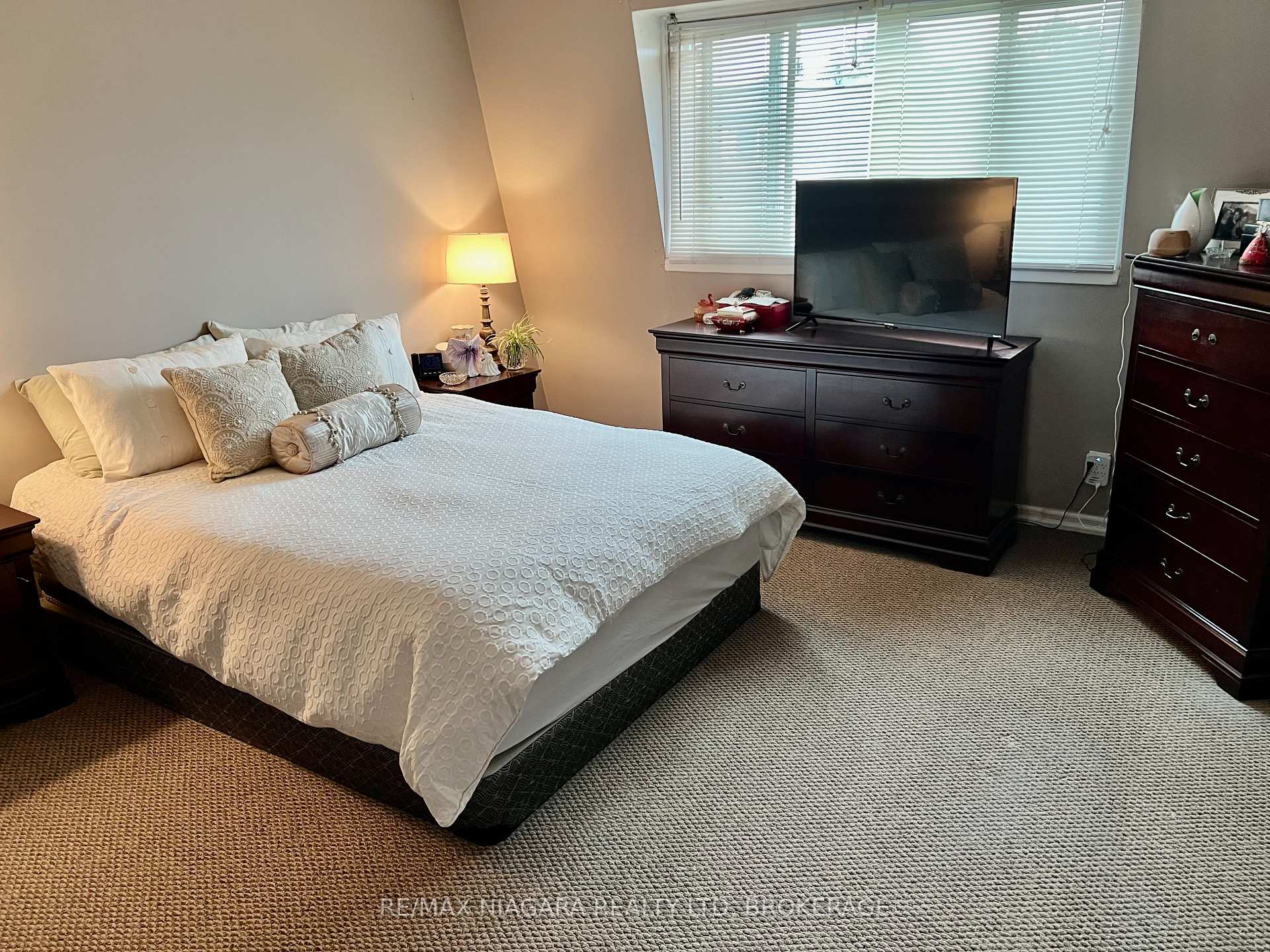 Photo 36 of Unit 2, 8646 Willoughby Drive, Niagara Falls, Chippawa — HOMEH