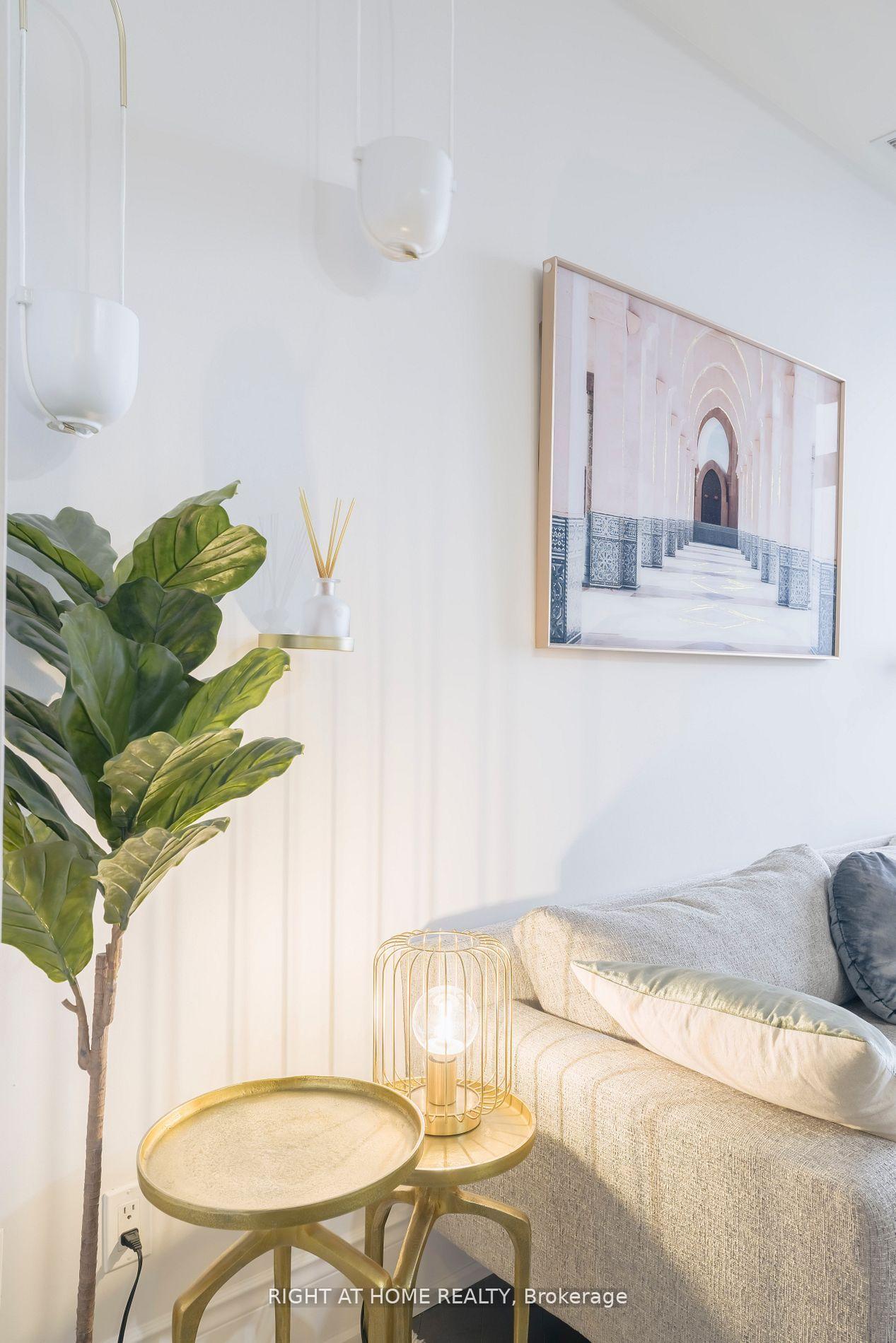 Photo 7 of Unit 918, 23 Glebe Road W, Toronto, Yonge-Eglinton — HOMEH