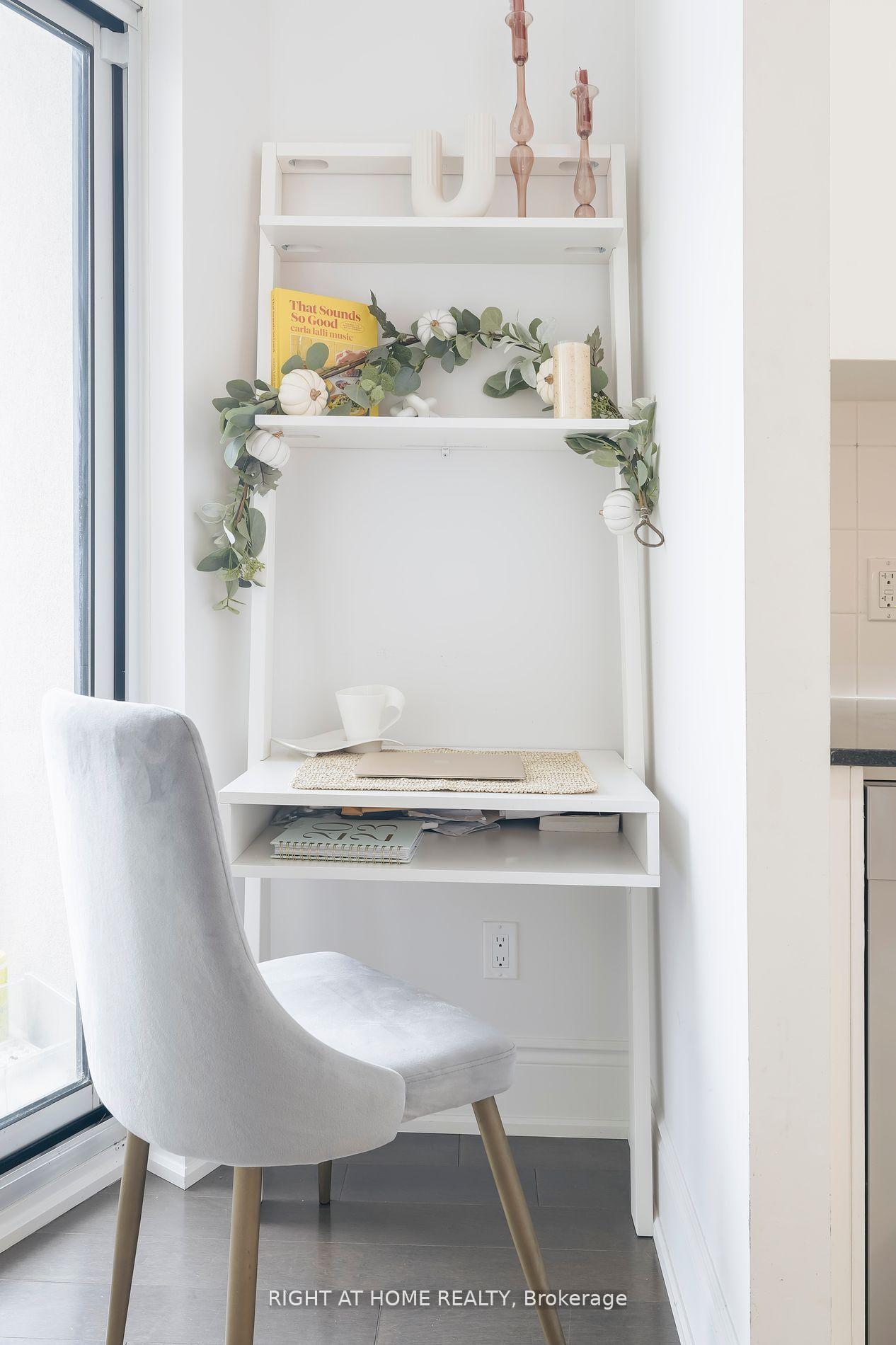 Photo 8 of Unit 918, 23 Glebe Road W, Toronto, Yonge-Eglinton — HOMEH