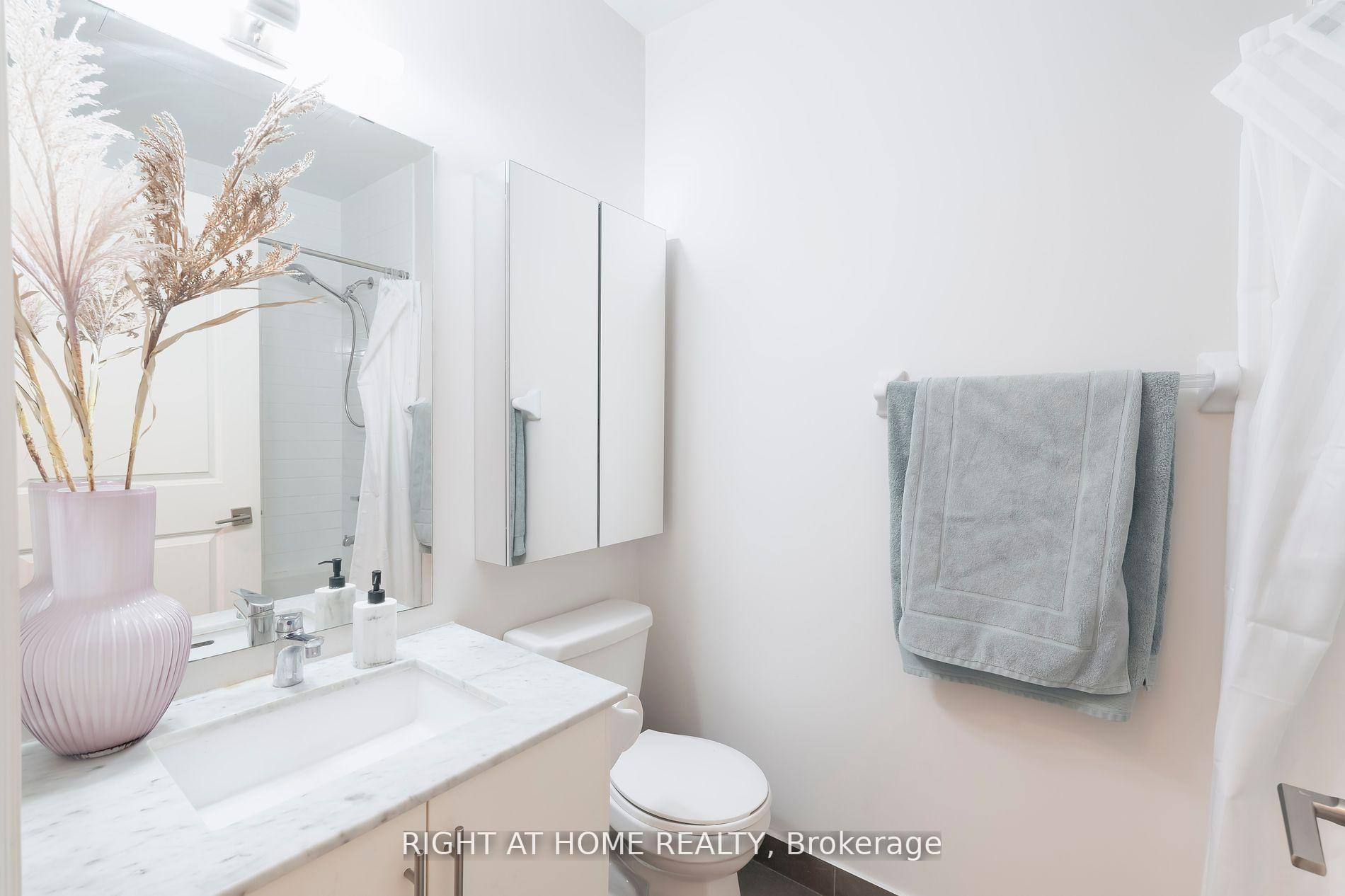 Photo 12 of Unit 918, 23 Glebe Road W, Toronto, Yonge-Eglinton — HOMEH