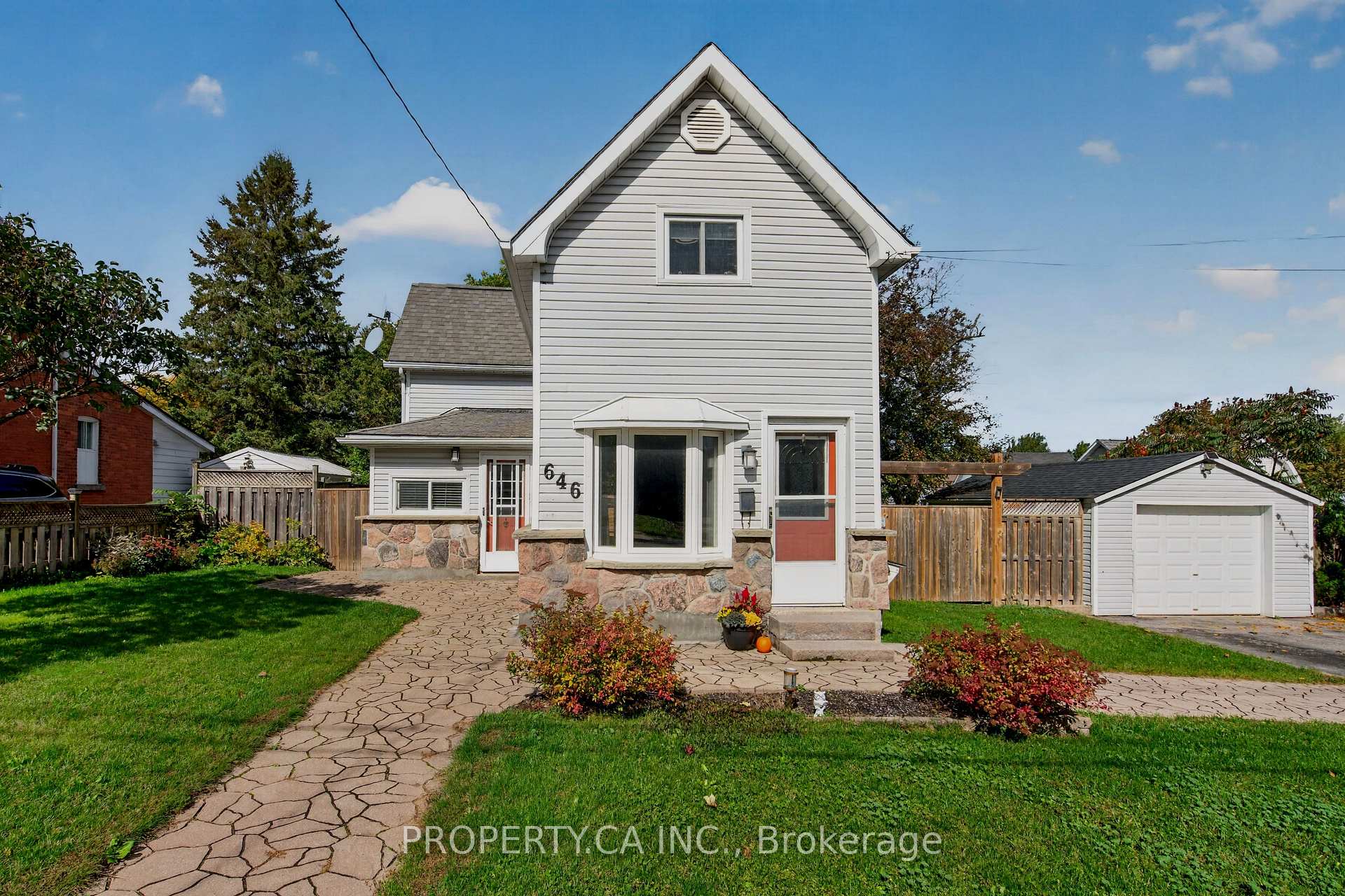 Photo 2 of 646 Victoria Street, Midland — HOMEH