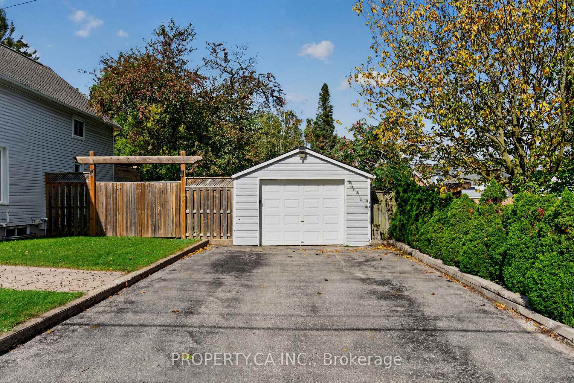 Photo 3 of 646 Victoria Street, Midland — HOMEH