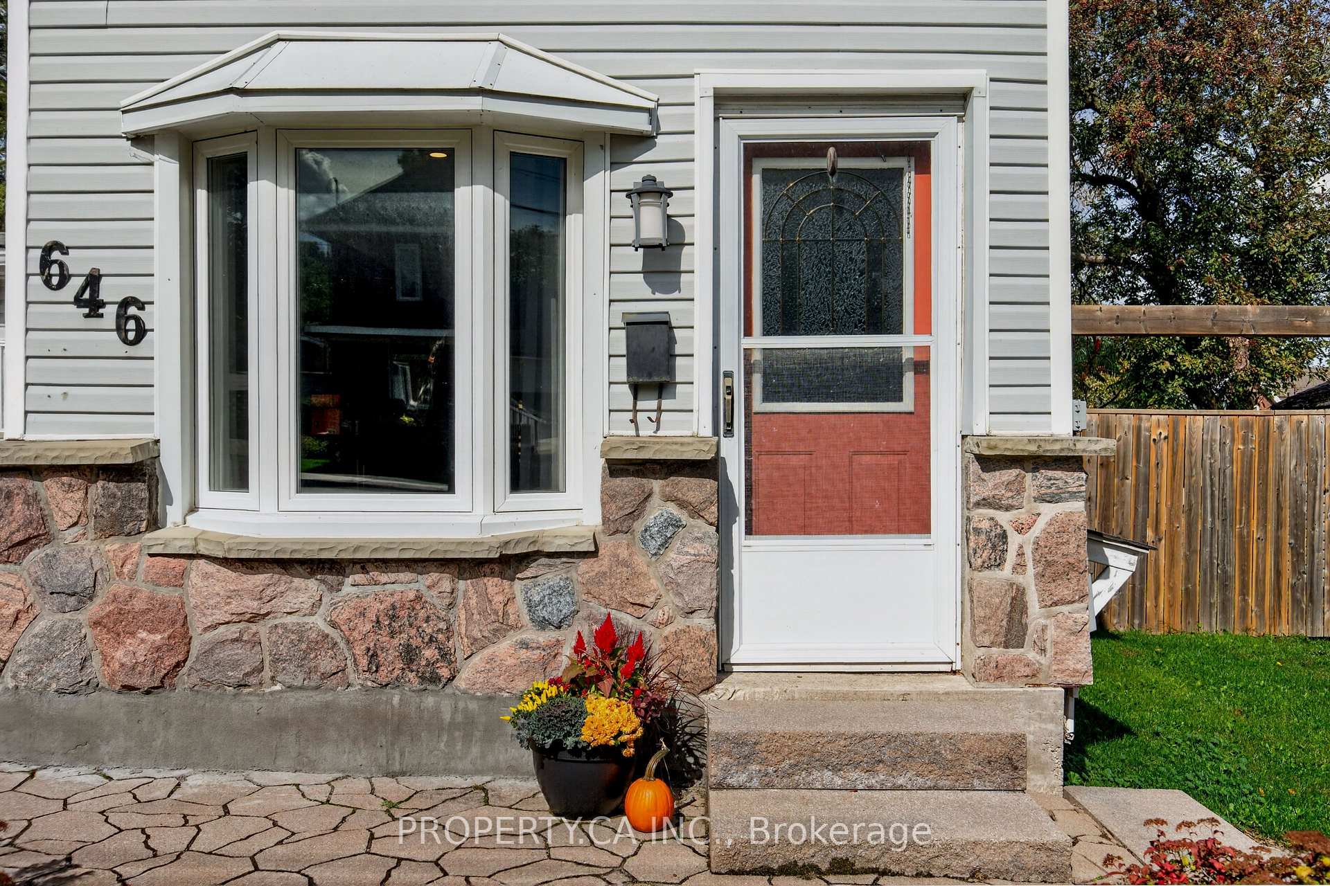 Photo 4 of 646 Victoria Street, Midland — HOMEH
