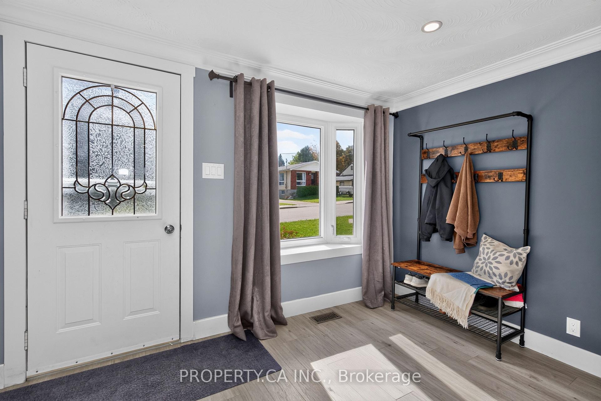 Photo 5 of 646 Victoria Street, Midland — HOMEH