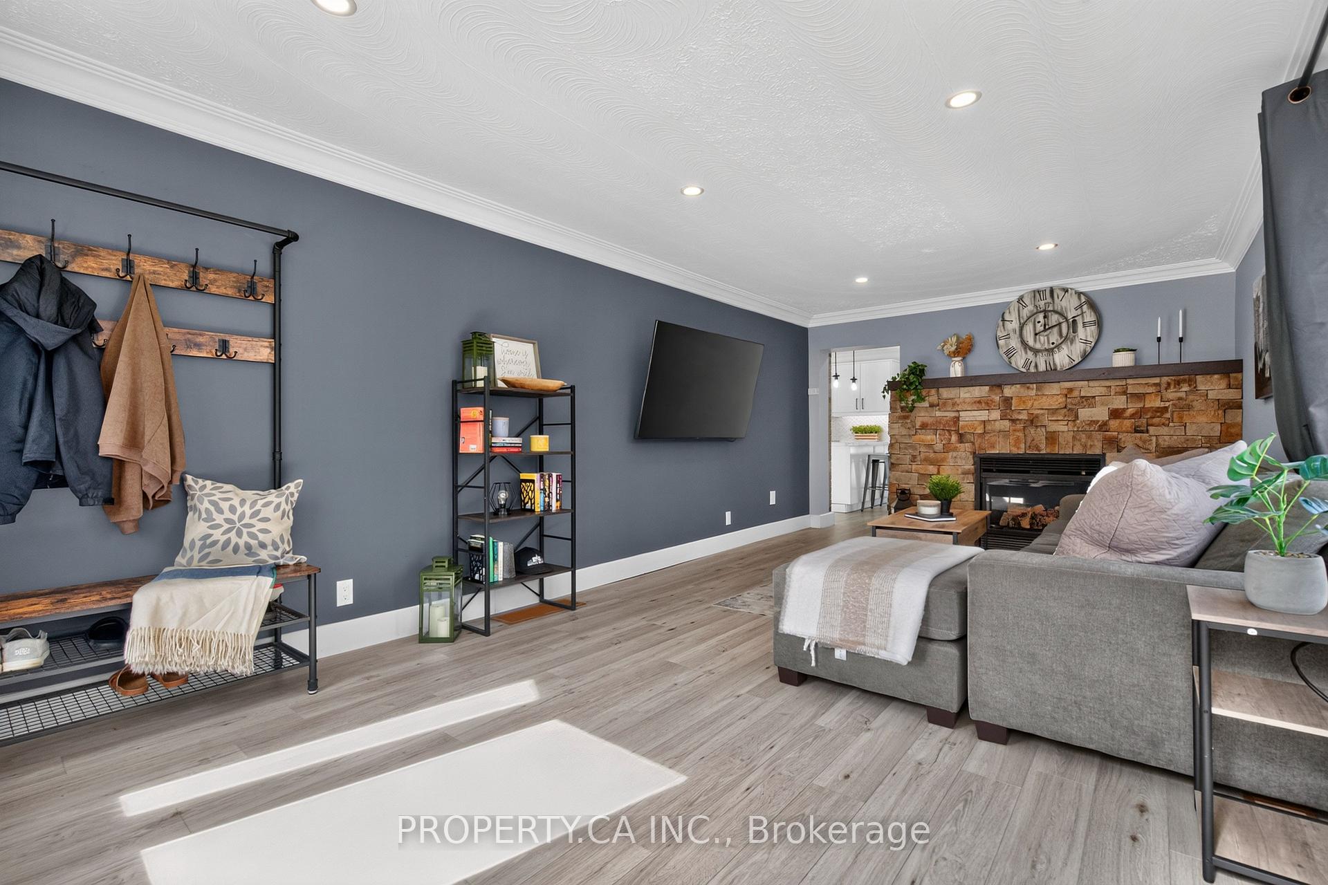 Photo 6 of 646 Victoria Street, Midland — HOMEH