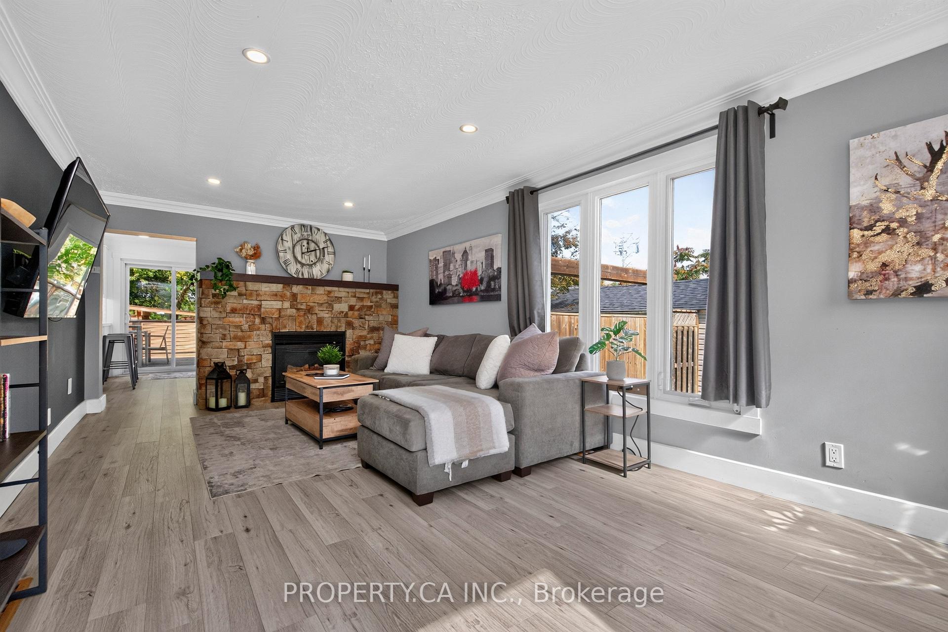 Photo 8 of 646 Victoria Street, Midland — HOMEH