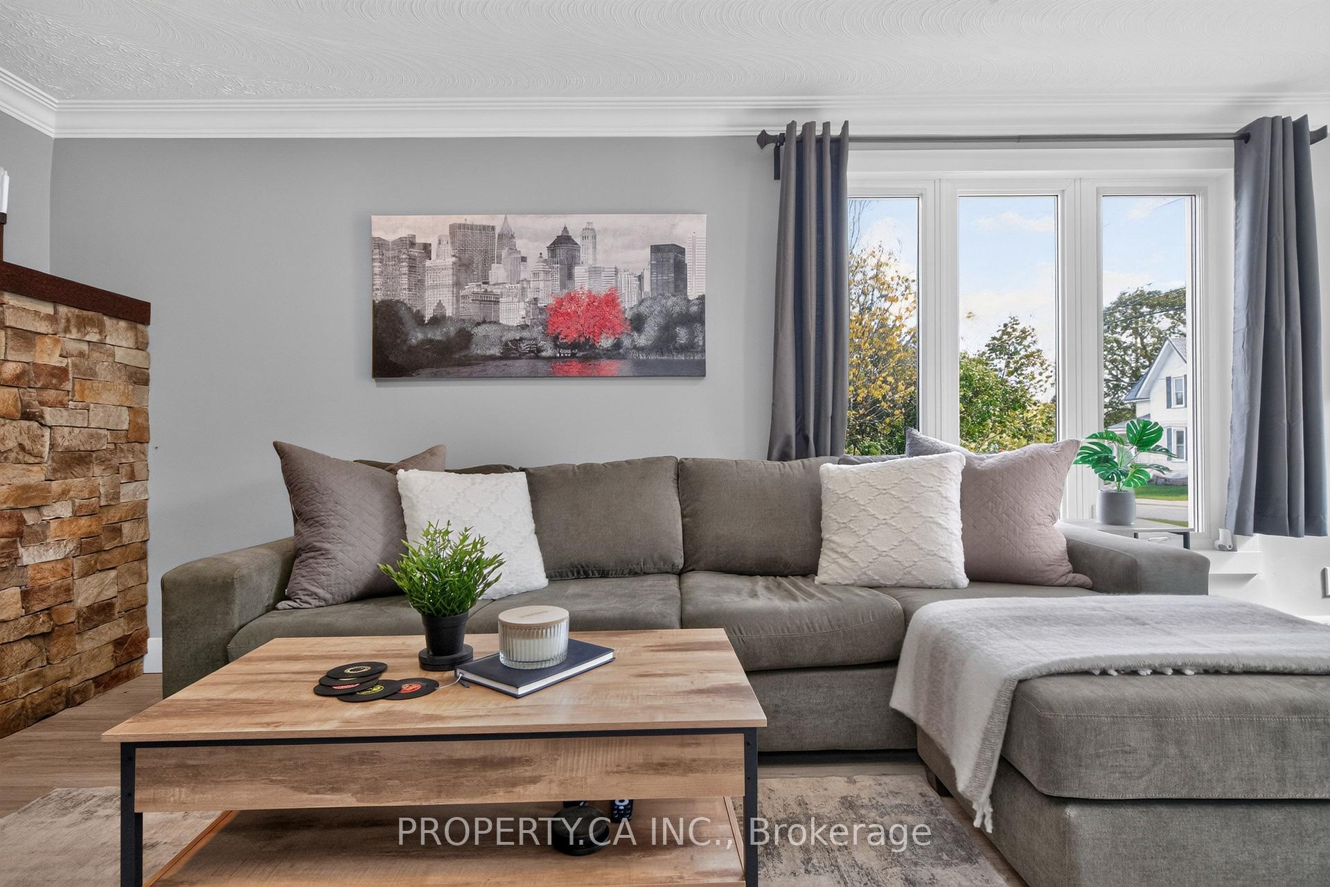 Photo 10 of 646 Victoria Street, Midland — HOMEH