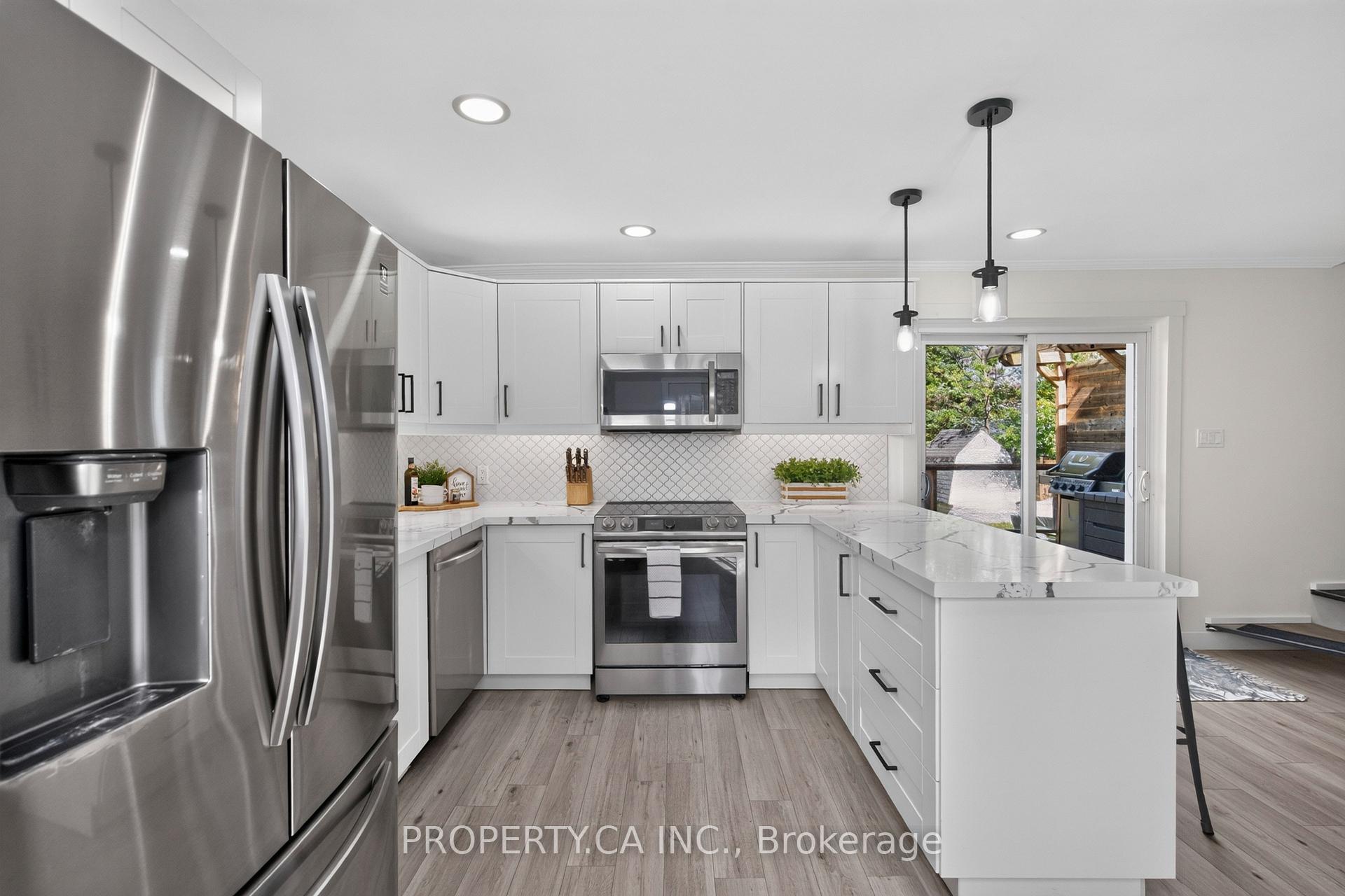 Photo 15 of 646 Victoria Street, Midland — HOMEH