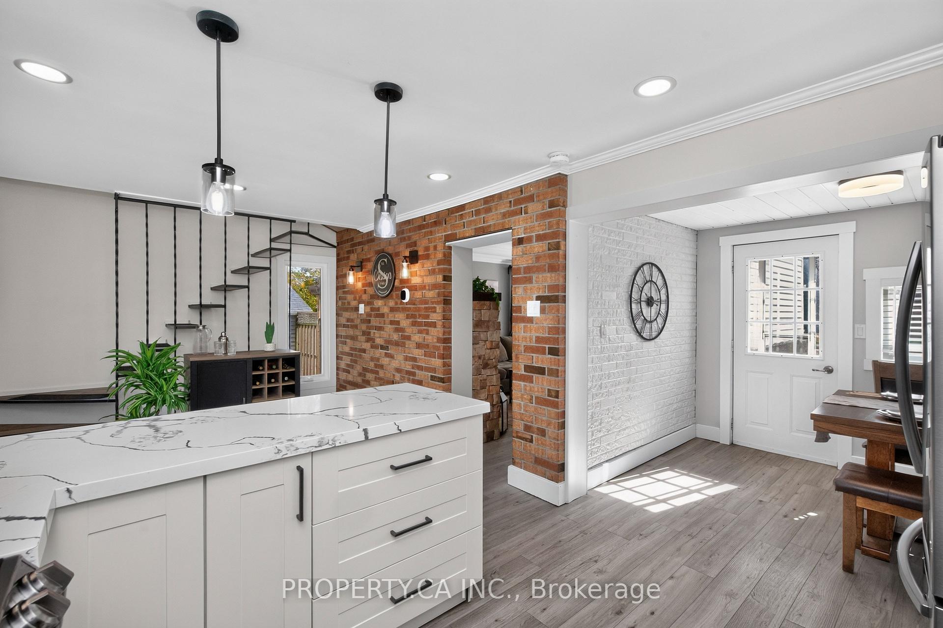 Photo 17 of 646 Victoria Street, Midland — HOMEH