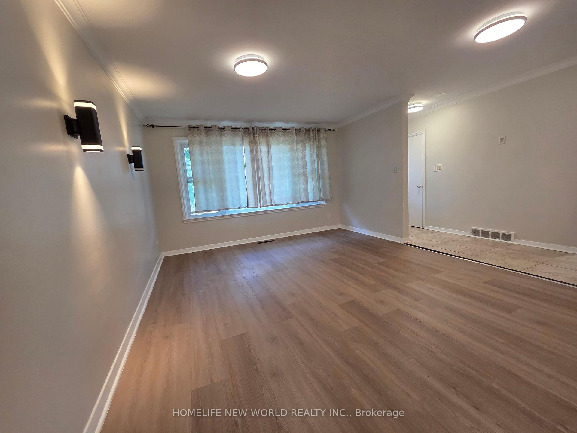 Photo 3 of 544 Mary Street E, Whitby, Downtown Whitby — HOMEH
