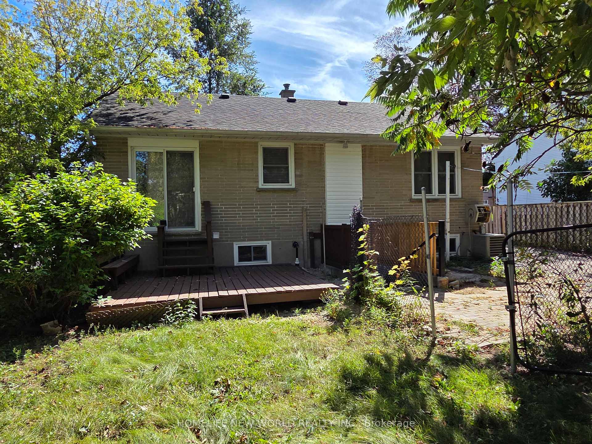 Photo 13 of 544 Mary Street E, Whitby, Downtown Whitby — HOMEH
