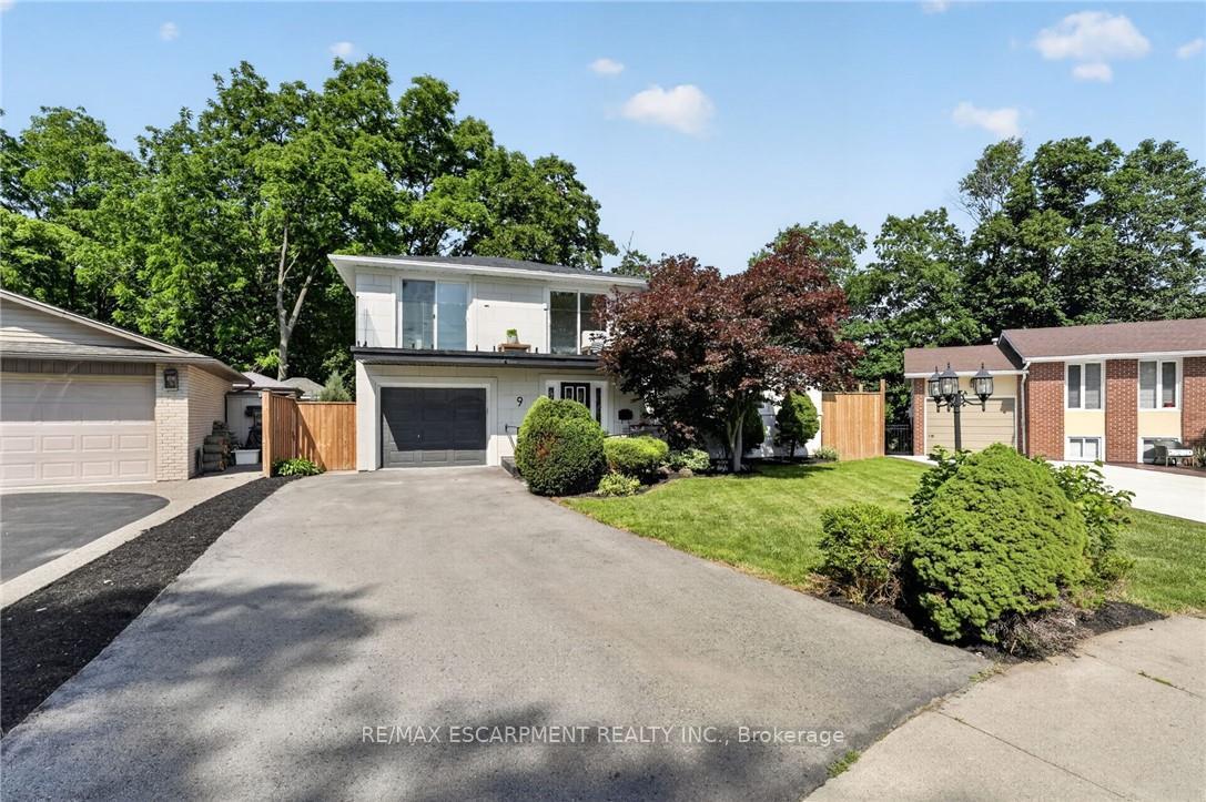 Photo 3 of 9 Leslie Drive, Hamilton, Stoney Creek — HOMEH