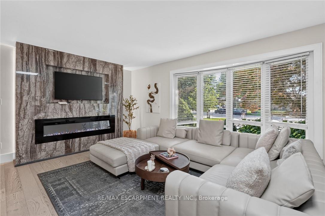 Photo 10 of 9 Leslie Drive, Hamilton, Stoney Creek — HOMEH