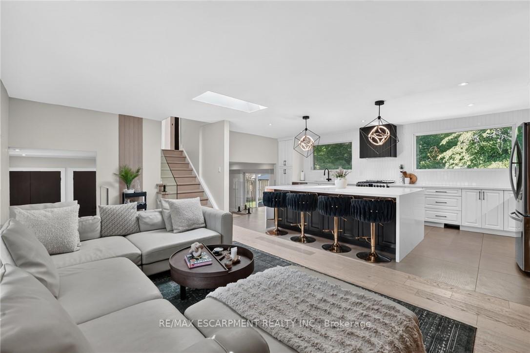 Photo 11 of 9 Leslie Drive, Hamilton, Stoney Creek — HOMEH