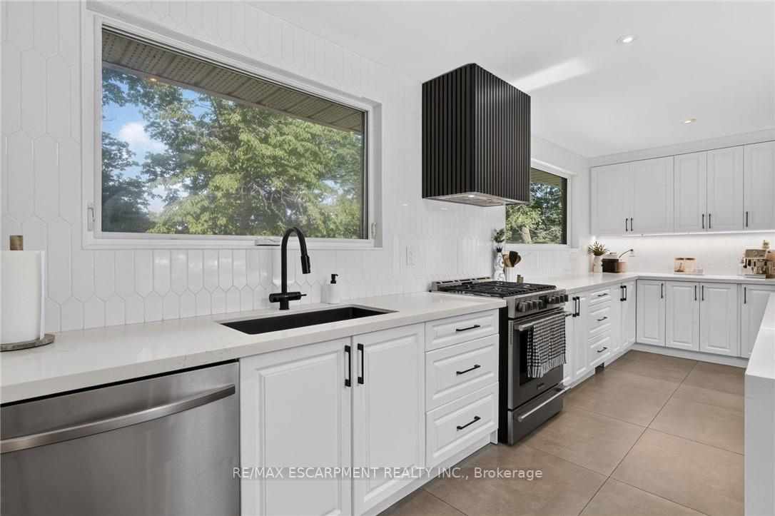 Photo 15 of 9 Leslie Drive, Hamilton, Stoney Creek — HOMEH