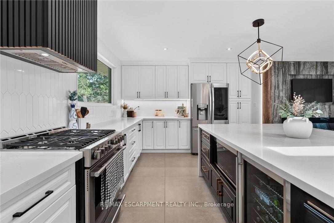 Photo 17 of 9 Leslie Drive, Hamilton, Stoney Creek — HOMEH