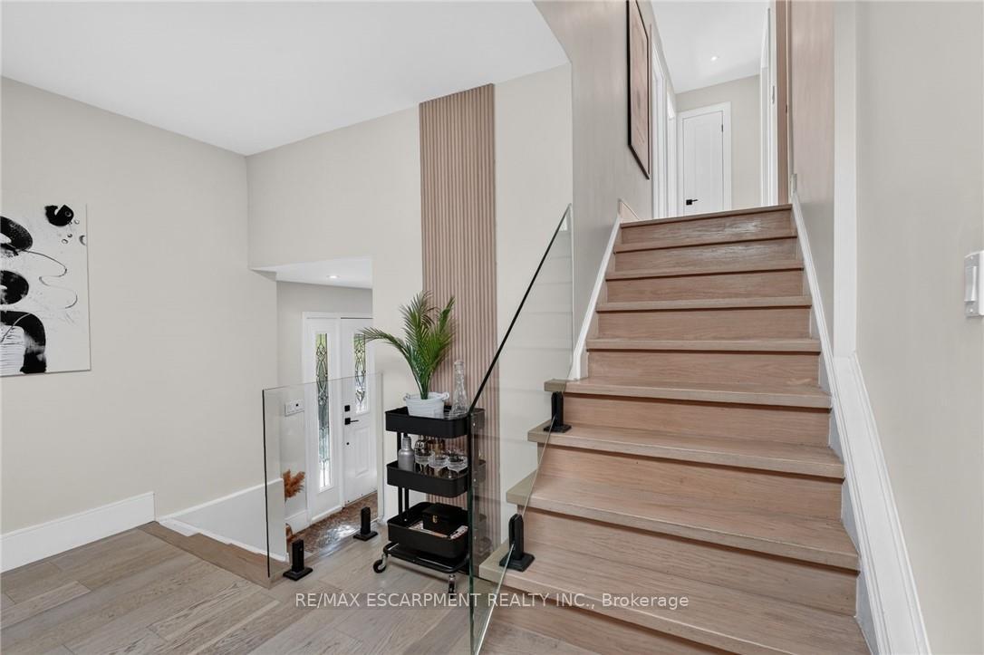 Photo 19 of 9 Leslie Drive, Hamilton, Stoney Creek — HOMEH