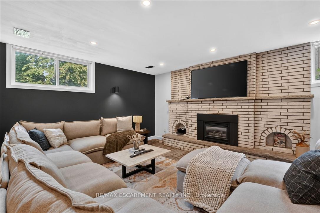 Photo 34 of 9 Leslie Drive, Hamilton, Stoney Creek — HOMEH