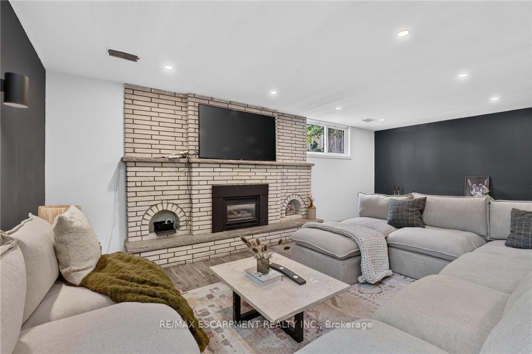 Photo 35 of 9 Leslie Drive, Hamilton, Stoney Creek — HOMEH