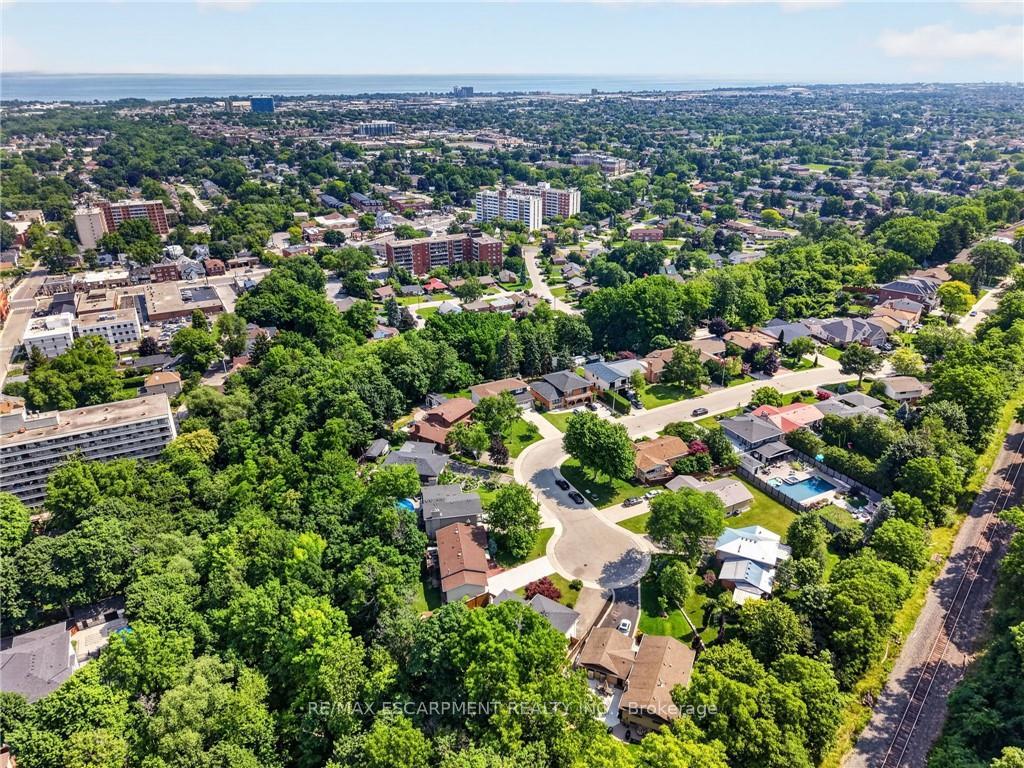 Photo 44 of 9 Leslie Drive, Hamilton, Stoney Creek — HOMEH