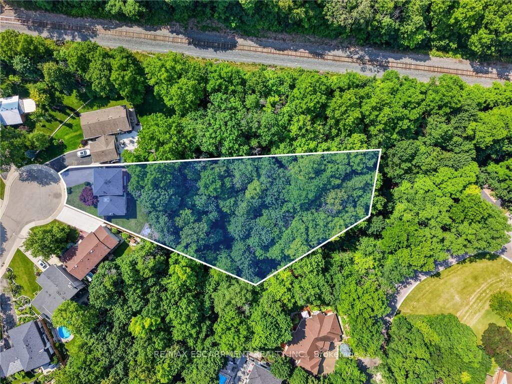 Photo 5 of 9 Leslie Drive, Hamilton, Stoney Creek — HOMEH