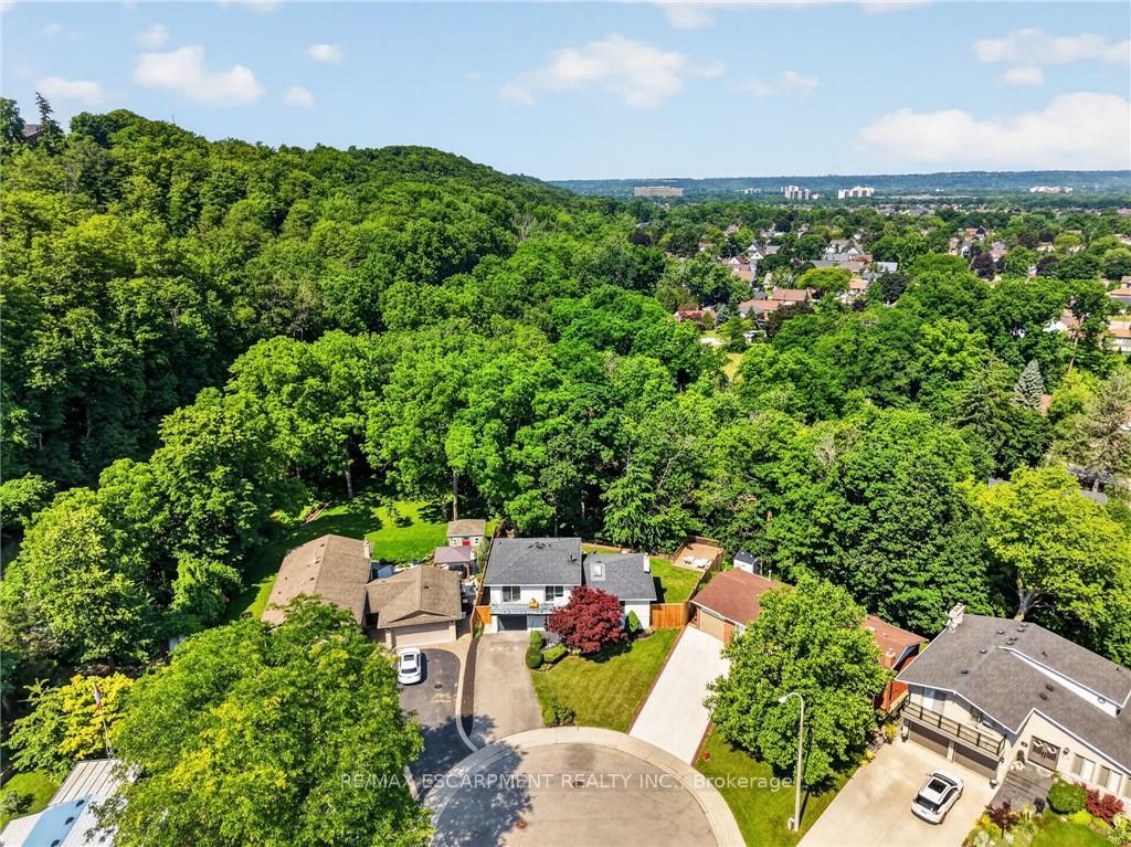 Photo 4 of 9 Leslie Drive, Hamilton, Stoney Creek — HOMEH
