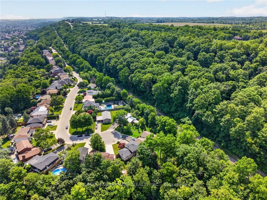 Photo 6 of 9 Leslie Drive, Hamilton, Stoney Creek — HOMEH