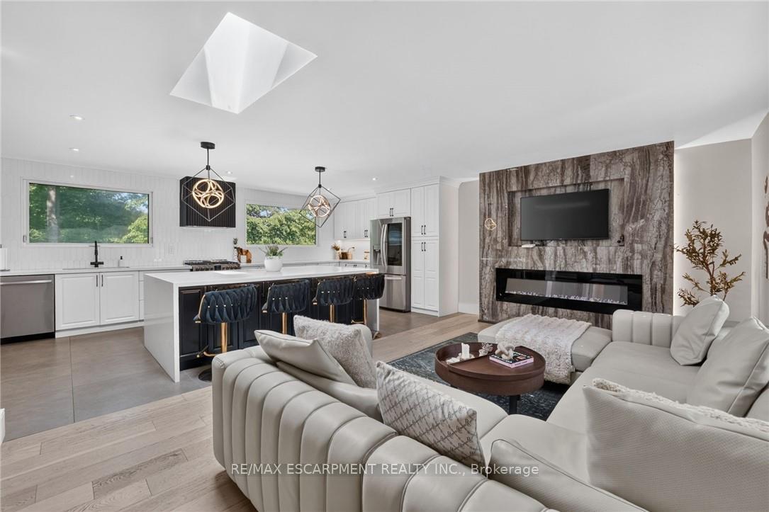 Photo 8 of 9 Leslie Drive, Hamilton, Stoney Creek — HOMEH