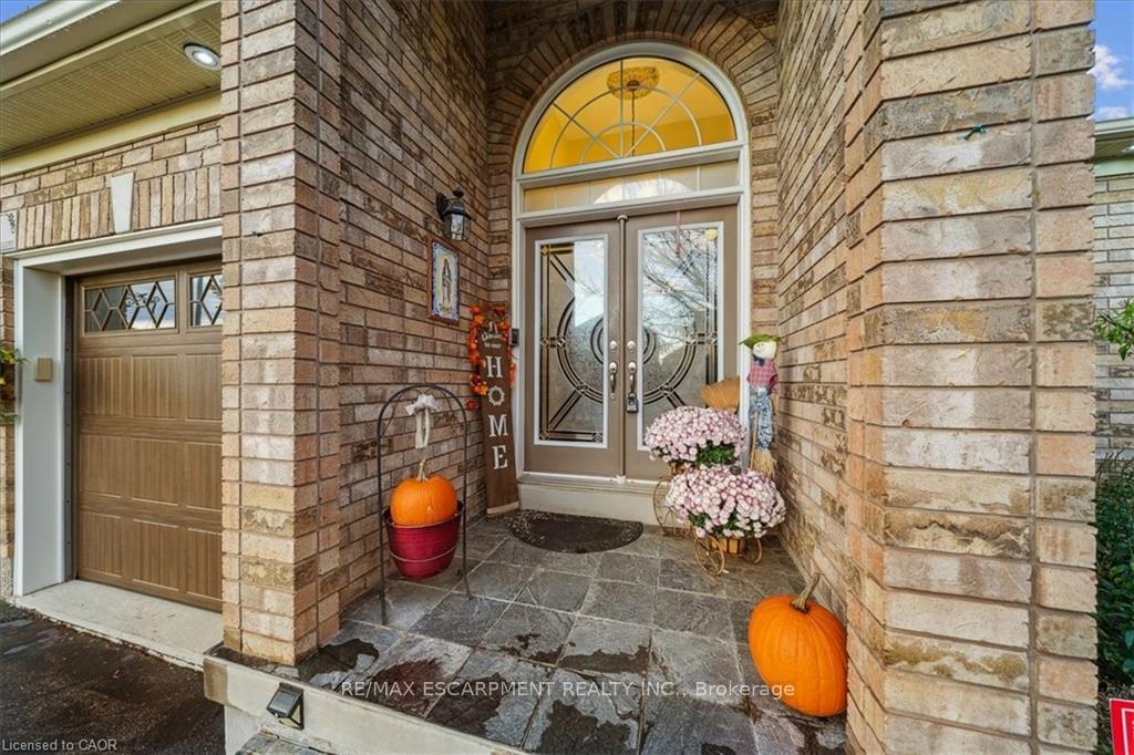 Photo 2 of 52 Mistycreek Crescent, Brampton, Fletcher's Meadow — HOMEH