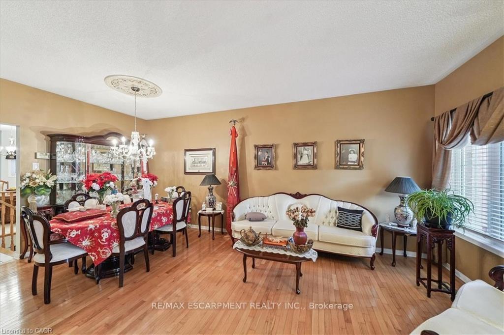 Photo 4 of 52 Mistycreek Crescent, Brampton, Fletcher's Meadow — HOMEH
