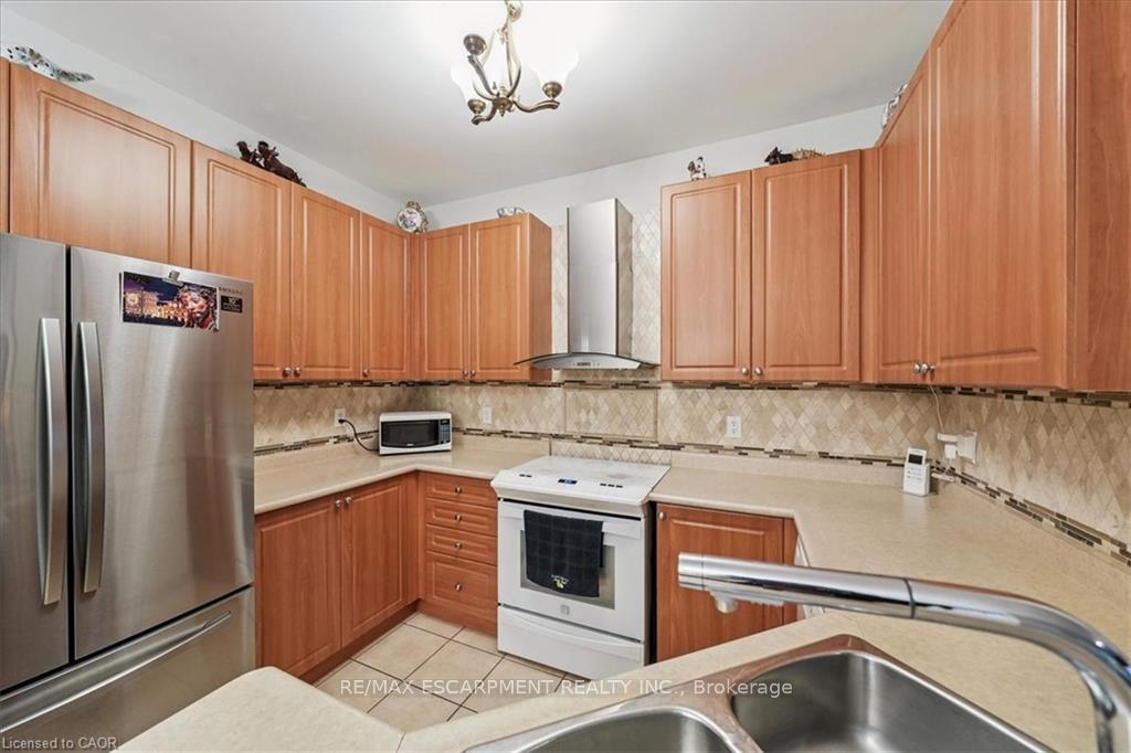 Photo 7 of 52 Mistycreek Crescent, Brampton, Fletcher's Meadow — HOMEH