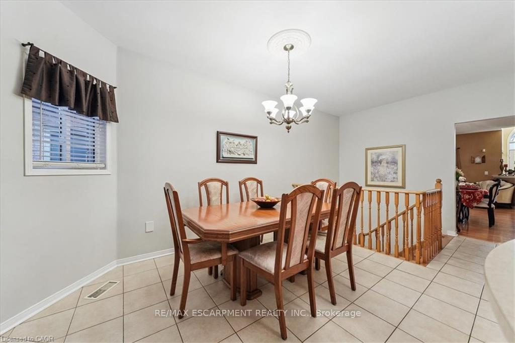 Photo 8 of 52 Mistycreek Crescent, Brampton, Fletcher's Meadow — HOMEH