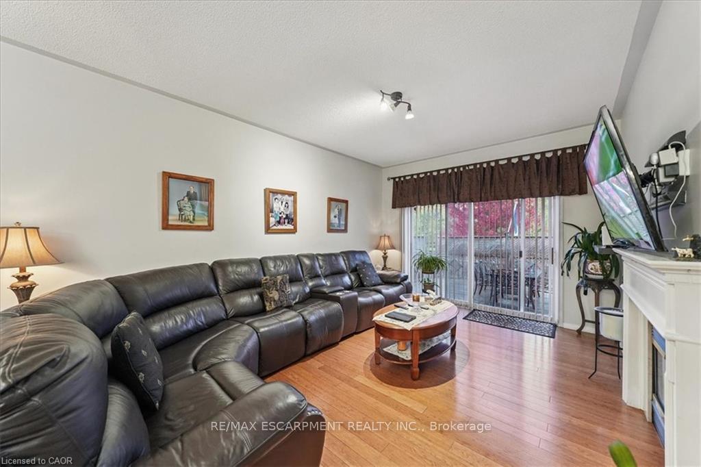 Photo 9 of 52 Mistycreek Crescent, Brampton, Fletcher's Meadow — HOMEH
