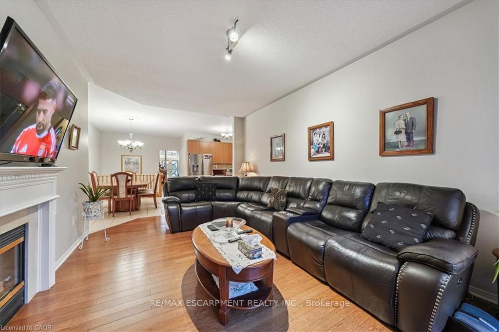 Photo 10 of 52 Mistycreek Crescent, Brampton, Fletcher's Meadow — HOMEH