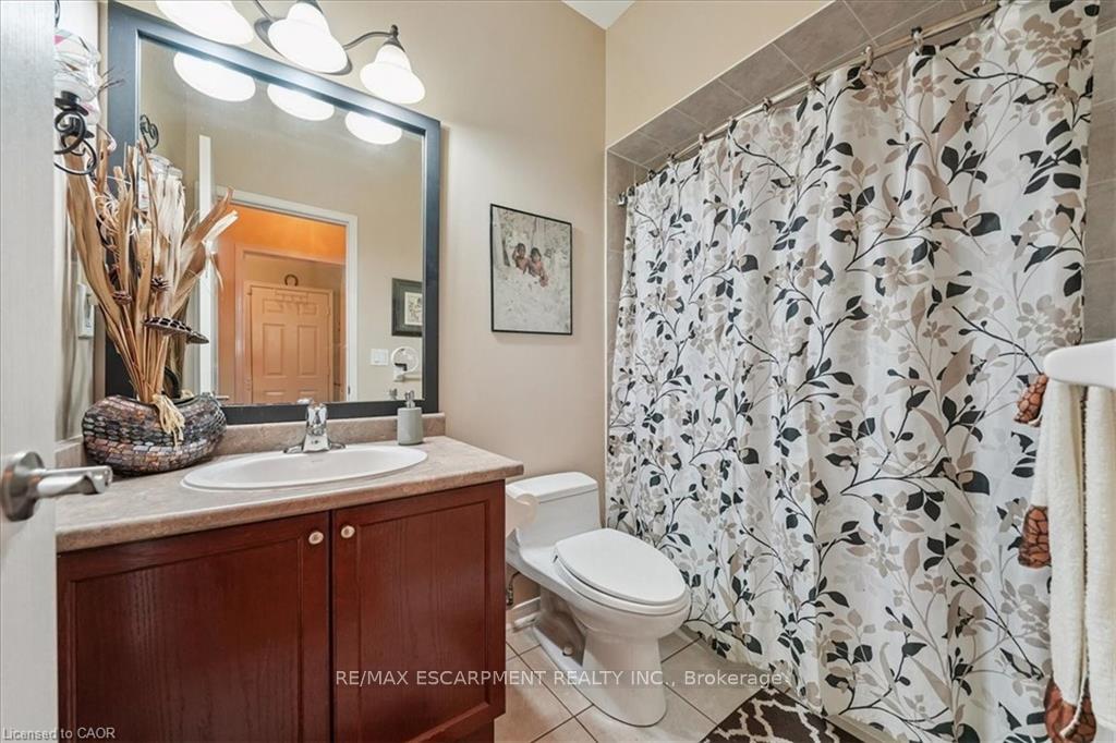 Photo 11 of 52 Mistycreek Crescent, Brampton, Fletcher's Meadow — HOMEH