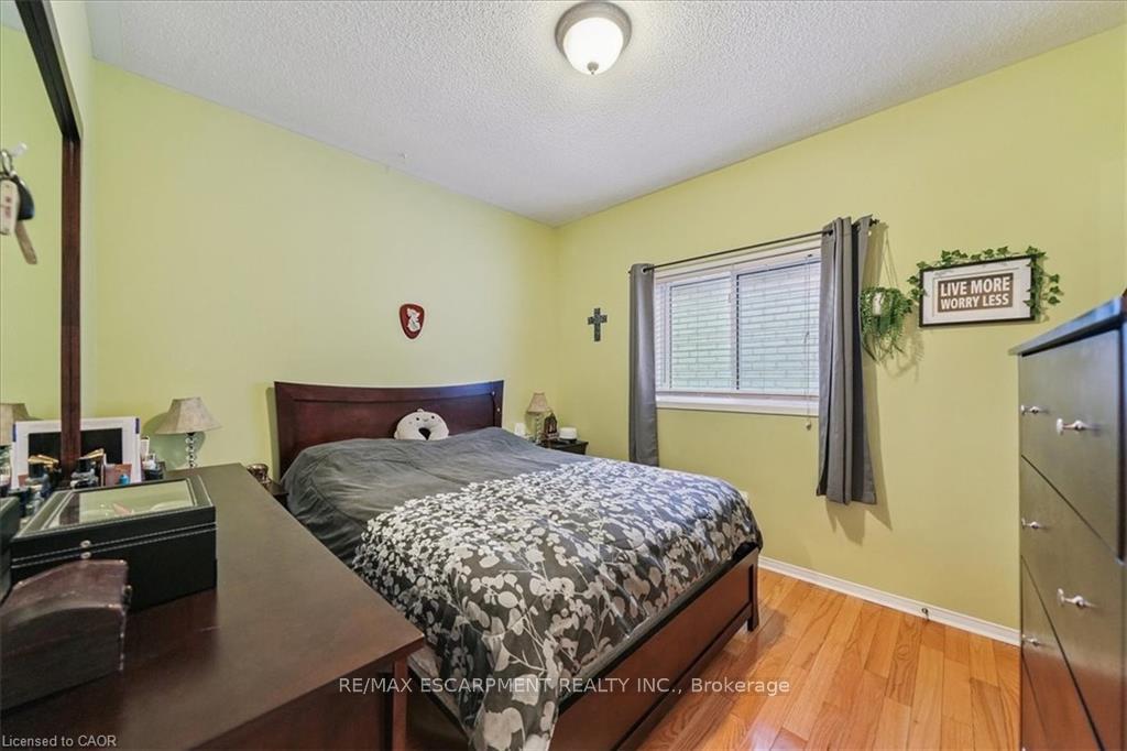 Photo 13 of 52 Mistycreek Crescent, Brampton, Fletcher's Meadow — HOMEH