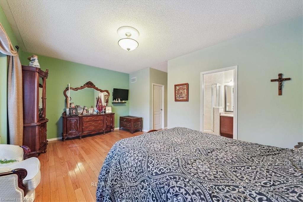 Photo 19 of 52 Mistycreek Crescent, Brampton, Fletcher's Meadow — HOMEH