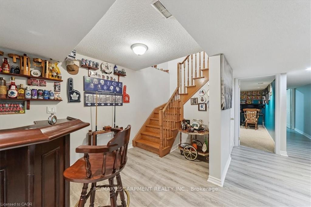 Photo 22 of 52 Mistycreek Crescent, Brampton, Fletcher's Meadow — HOMEH