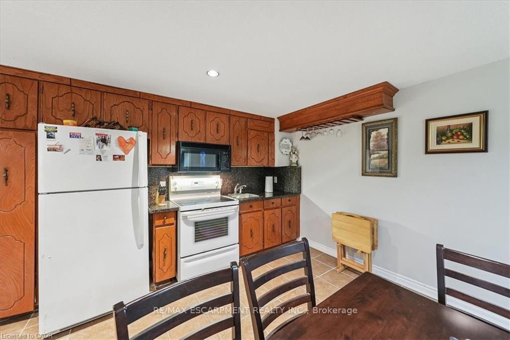 Photo 28 of 52 Mistycreek Crescent, Brampton, Fletcher's Meadow — HOMEH