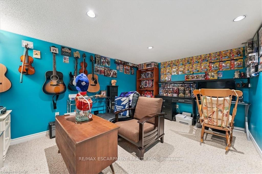 Photo 33 of 52 Mistycreek Crescent, Brampton, Fletcher's Meadow — HOMEH