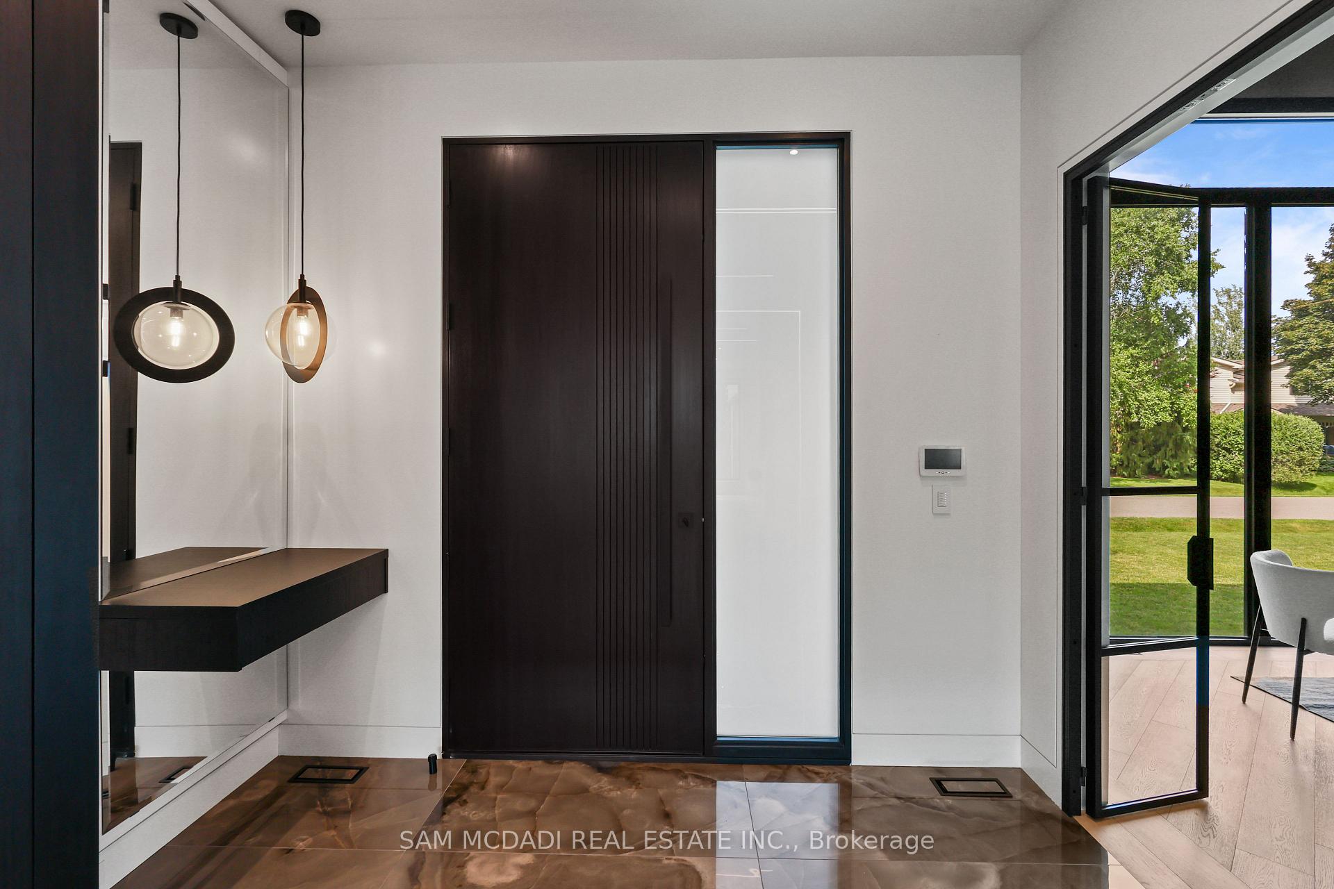 Photo 3 of 2186 Harcourt Crescent, Mississauga, Lakeview — HOMEH