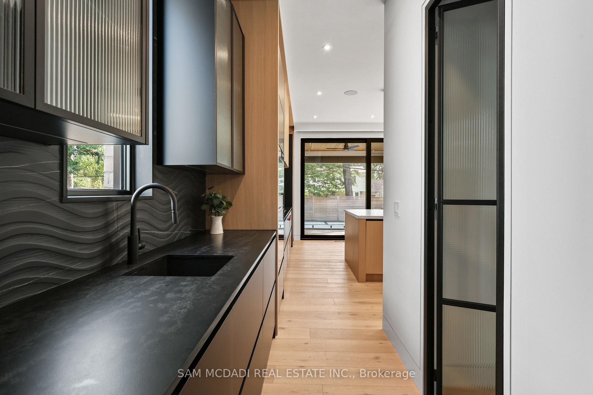 Photo 8 of 2186 Harcourt Crescent, Mississauga, Lakeview — HOMEH