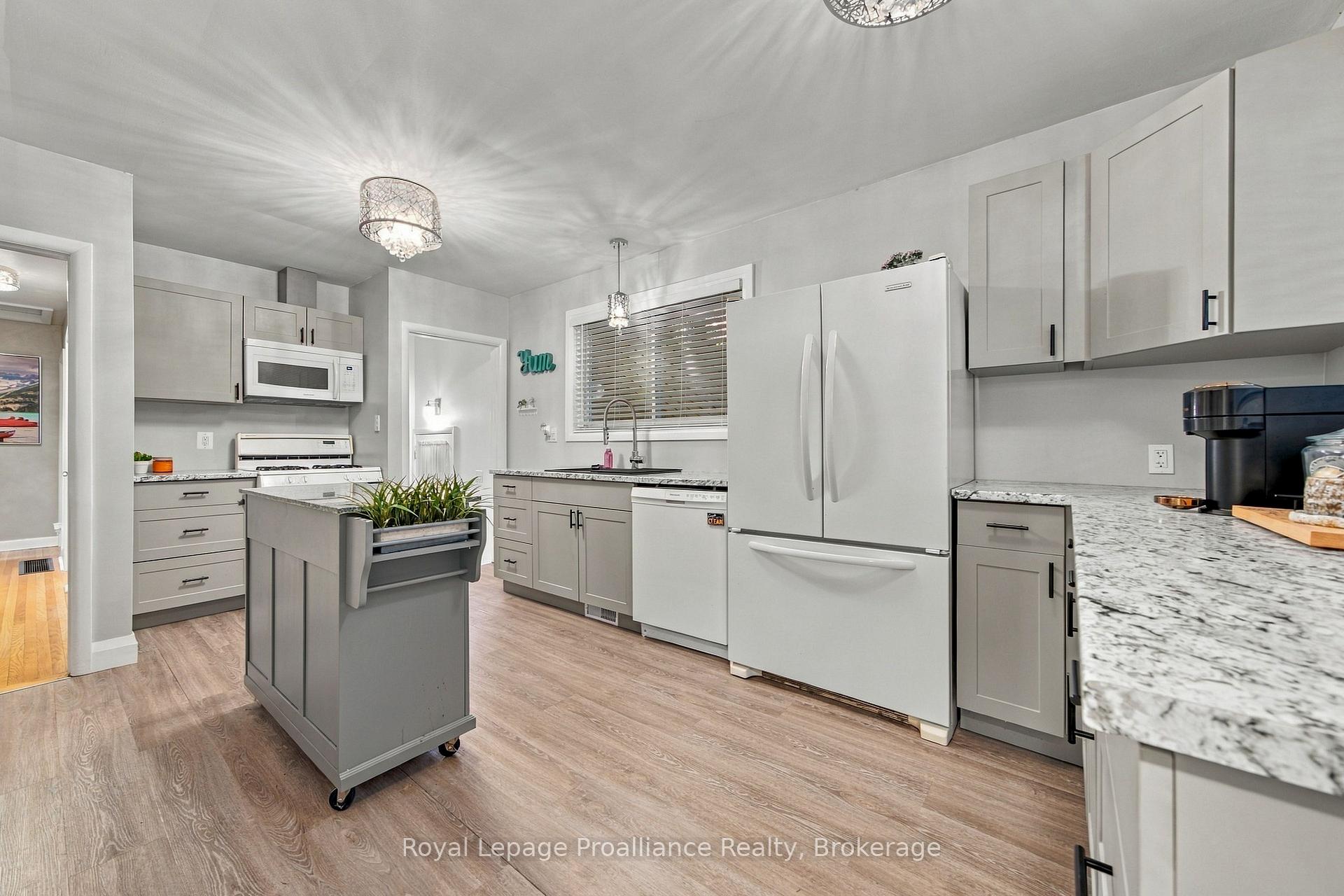 Photo 3 of 14 Munro Avenue, Belleville, Belleville Ward — HOMEH