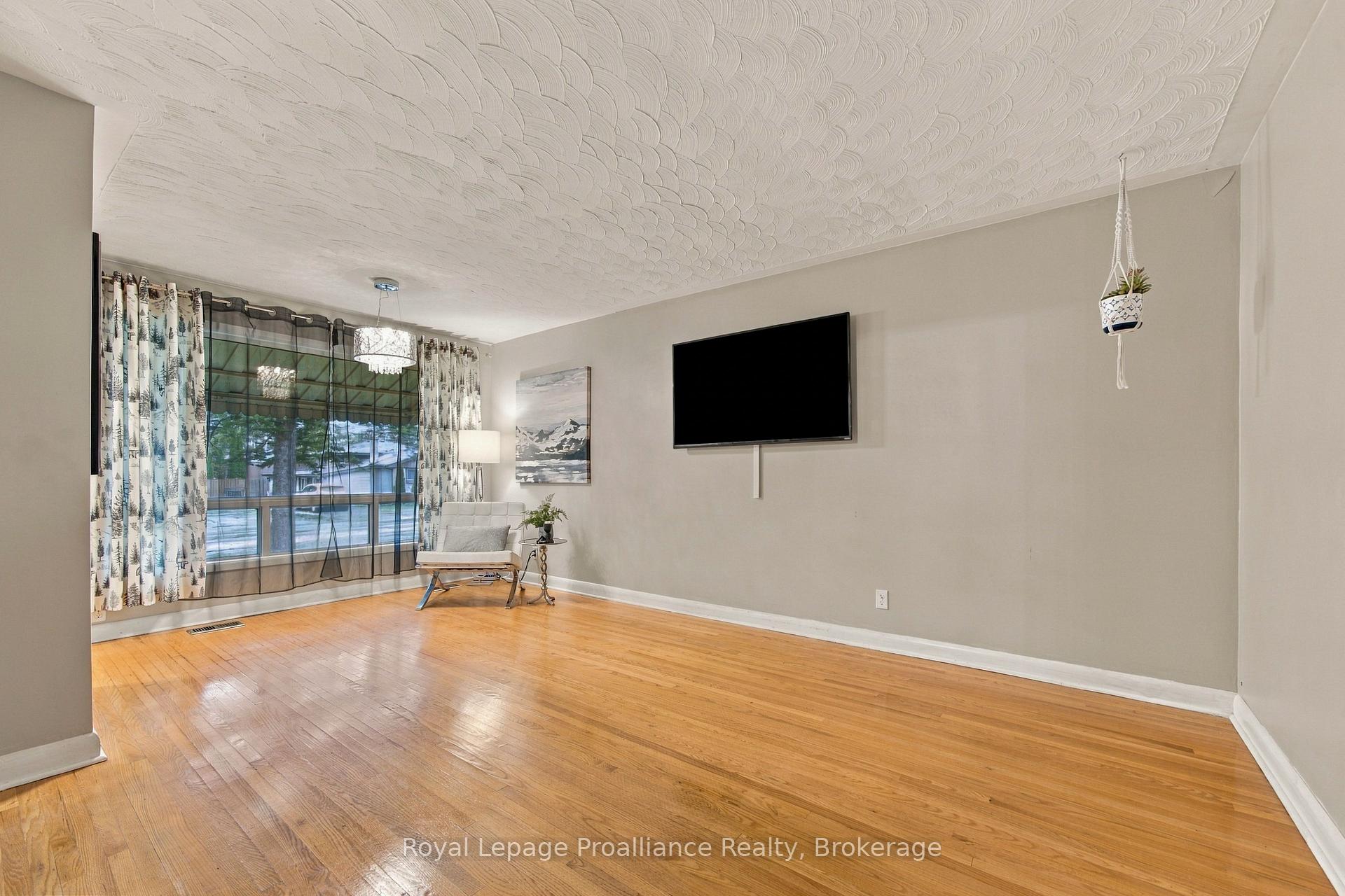 Photo 6 of 14 Munro Avenue, Belleville, Belleville Ward — HOMEH